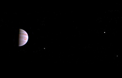 Зонд Juno передал первые снимки Юпитера