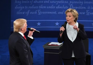 Трамп и Клинтон смешали муху с политикой