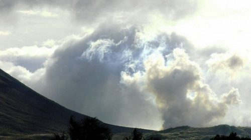 Авиакомпании предупредили о начале извержения вулкана Богослов на Алеутских островах