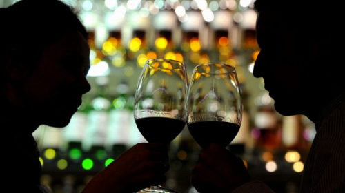 Ученые рассказали об опасности полного отказа от алкоголя