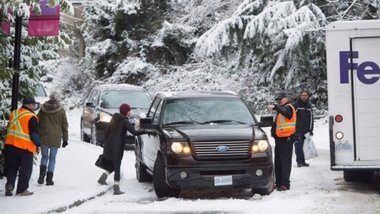 Около 18 тыс. канадцев остались без света из-за снегопада