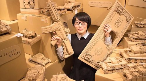 Японка никогда не выбрасывает картонные коробки: она находит им применение получше