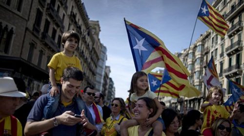 В Барселоне тысячи людей вышли на митинг за референдум о независимости Каталонии