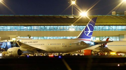 Два пассажирских самолета «сцепились» крыльями в аэропорту Торонто