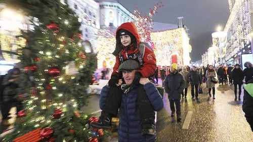 Опрос показал отношение россиян к длинным новогодним каникулам