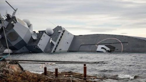 За гранью разумного: экипаж наскочившего на танкер фрегата НАТО поразил эксперта некомпетентностью