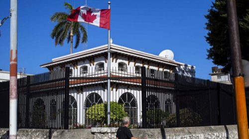 Канадские дипломаты подали в суд на свое правительство