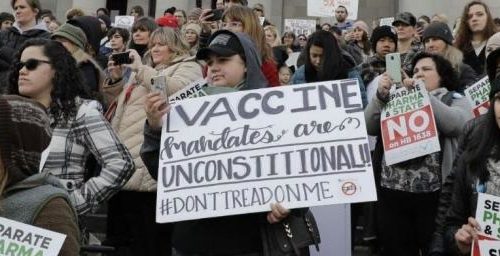 В Канаде прошли акции протеста против обязательной вакцинации от COVID-19
