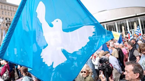 РИА Новости: в Берлине тысячи человек вышли на акцию за переговоры по Украине