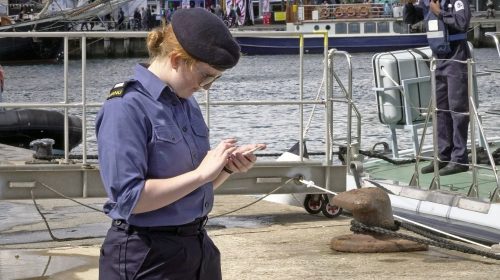 Моряки ВМС Канады отказываются служить без Wi-Fi