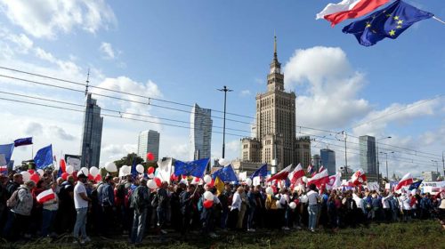 В Варшаве перед выборами прошел массовый марш оппозиции