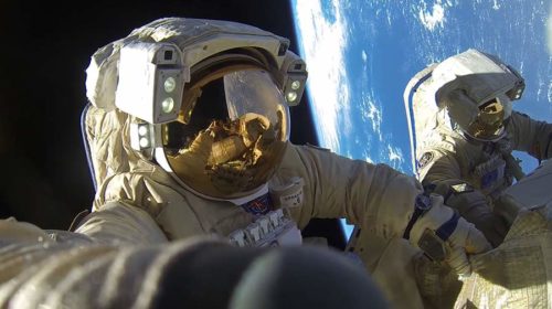 Выход российских космонавтов в открытый космос с борта МКС. Трансляция