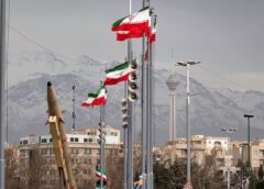 «Вся инфраструктура превратится в горы пепла»: Иран пригрозил ударом по нефтяным компаниям США