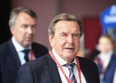 В преддверии ПМЭФ: бывший канцлер ФРГ Шрёдер прибыл в Мос