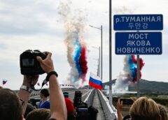 На границе России и КНДР открыли автомобильный мост через реку Туманную
