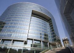 ЕС намерен запросить у Британии и Канады до €25 млрд для Украины